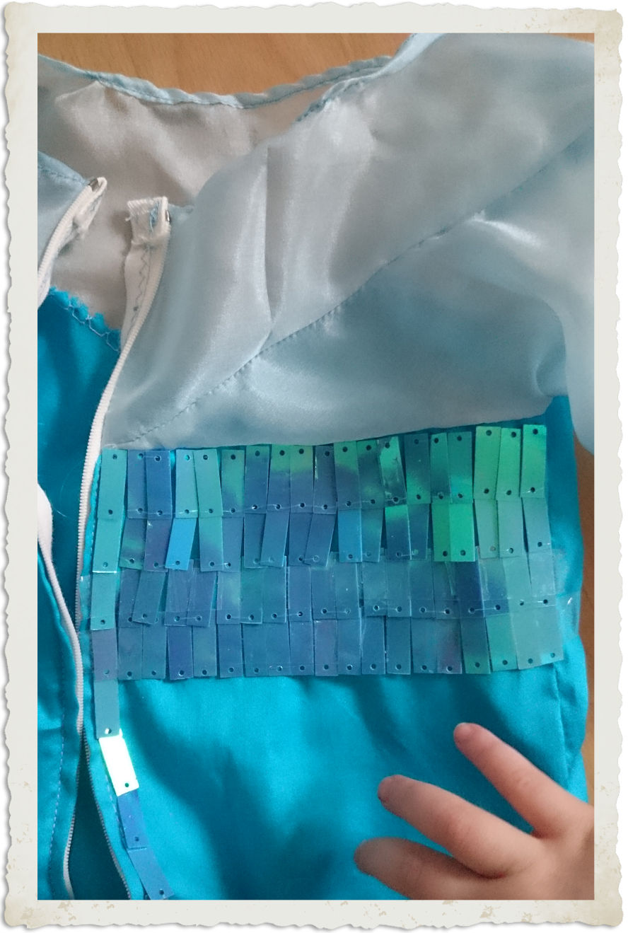 Pailletten vorbereiten für aufnähen mit Nähmaschine Pailletten vorbereiten für aufnähen mit Nähmaschine